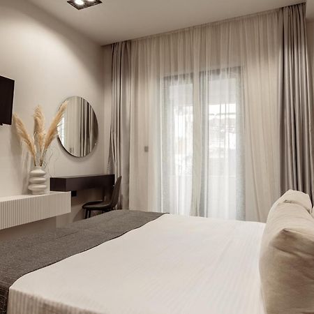 La Maison Suites 자킨토스 타운 외부 사진